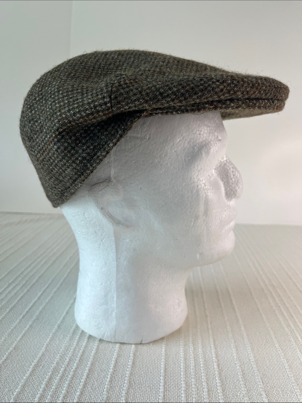 Lochcarron Men's Tweed Flat Cap 100% wool- Brown tweed,